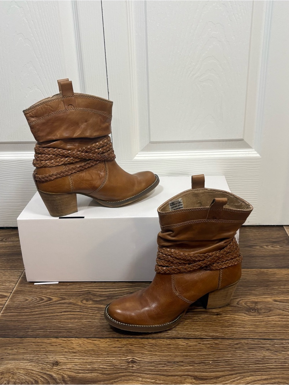 Dingo Twisted Sister 7.5M Tan Leather Western Slouch Boots - Picture 2 of 9